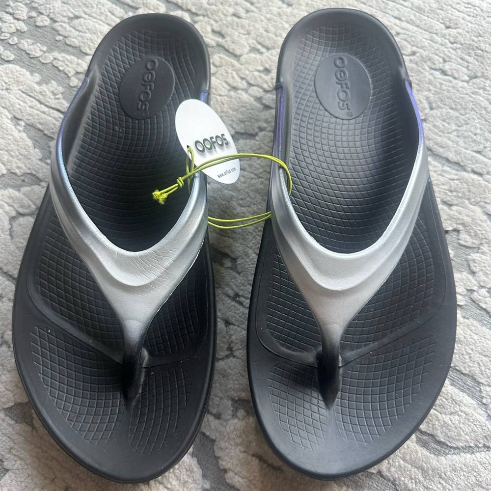 OOFOS OOlala Luxe Frost Sandals